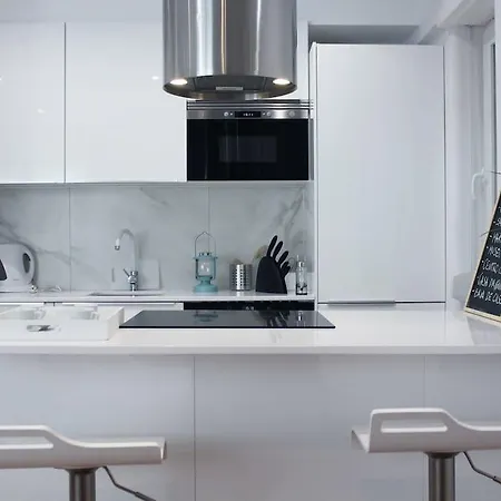 Modern And Bright Close To The Beach * Parede